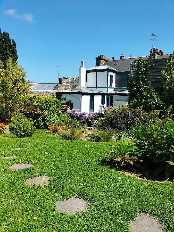 Homestay Le Jardin Secret & Spa Saint-Brieuc